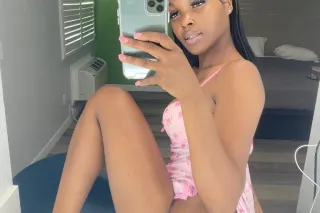 Slim Petite Freak 👸🏽💦 | QV OUT... - Image 1