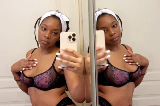 wet 💦💦 tight 😽and ready for you babe 🥹💜🤞🏾 - Image 1